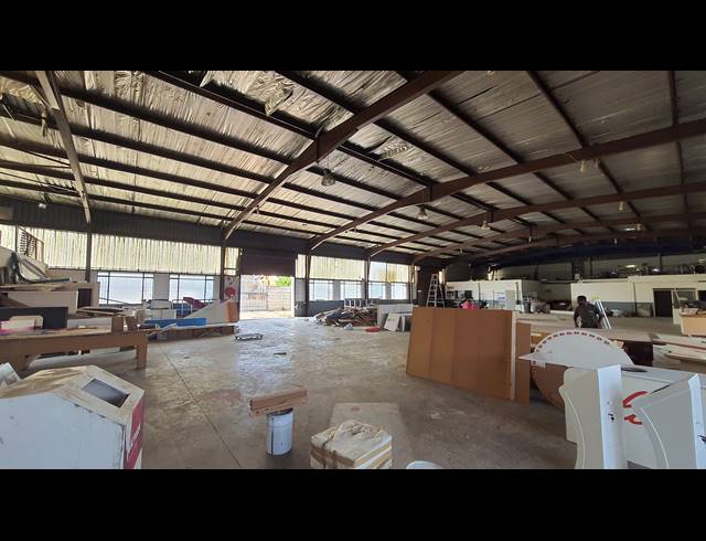 2,266M² WAREHOUSE SOLD IN EASTLEIGH